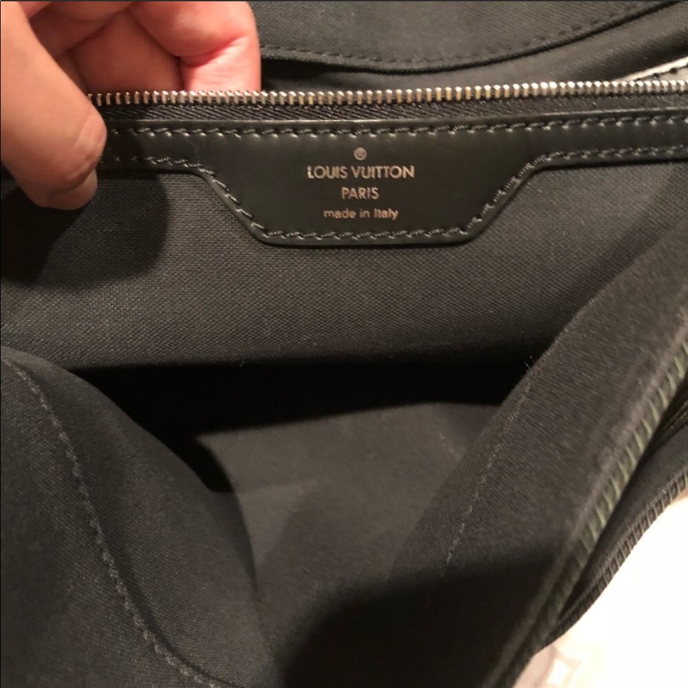 Louis Vuitton authentic message bag - Picture 2 of 6